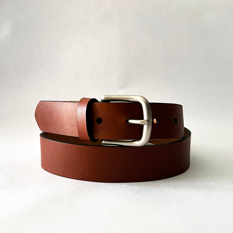 A premium quality Chamberlain Leather Belt - 1.25" Wide from Tradevia on a white background.