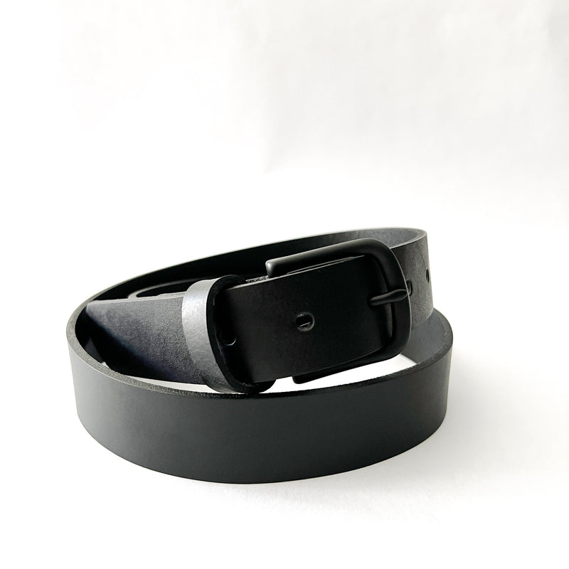 A handcrafted Chamberlain Leather Belt - 1.25" Wide from Tradevia on a white background.