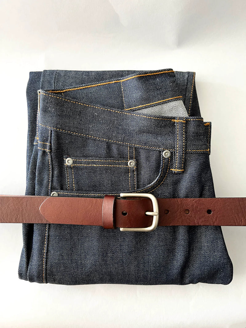 A pair of jeans with a Tradevia Chamberlain Belt and Minimalist Wallet Bundle.