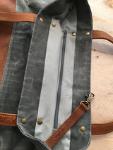A Saco River Tote Bag from Tradevia with a zipper.