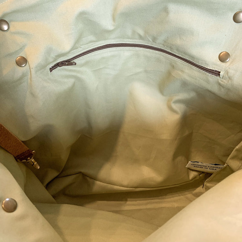 A close up of the inside of a Tradevia Saco River Tote Bag.